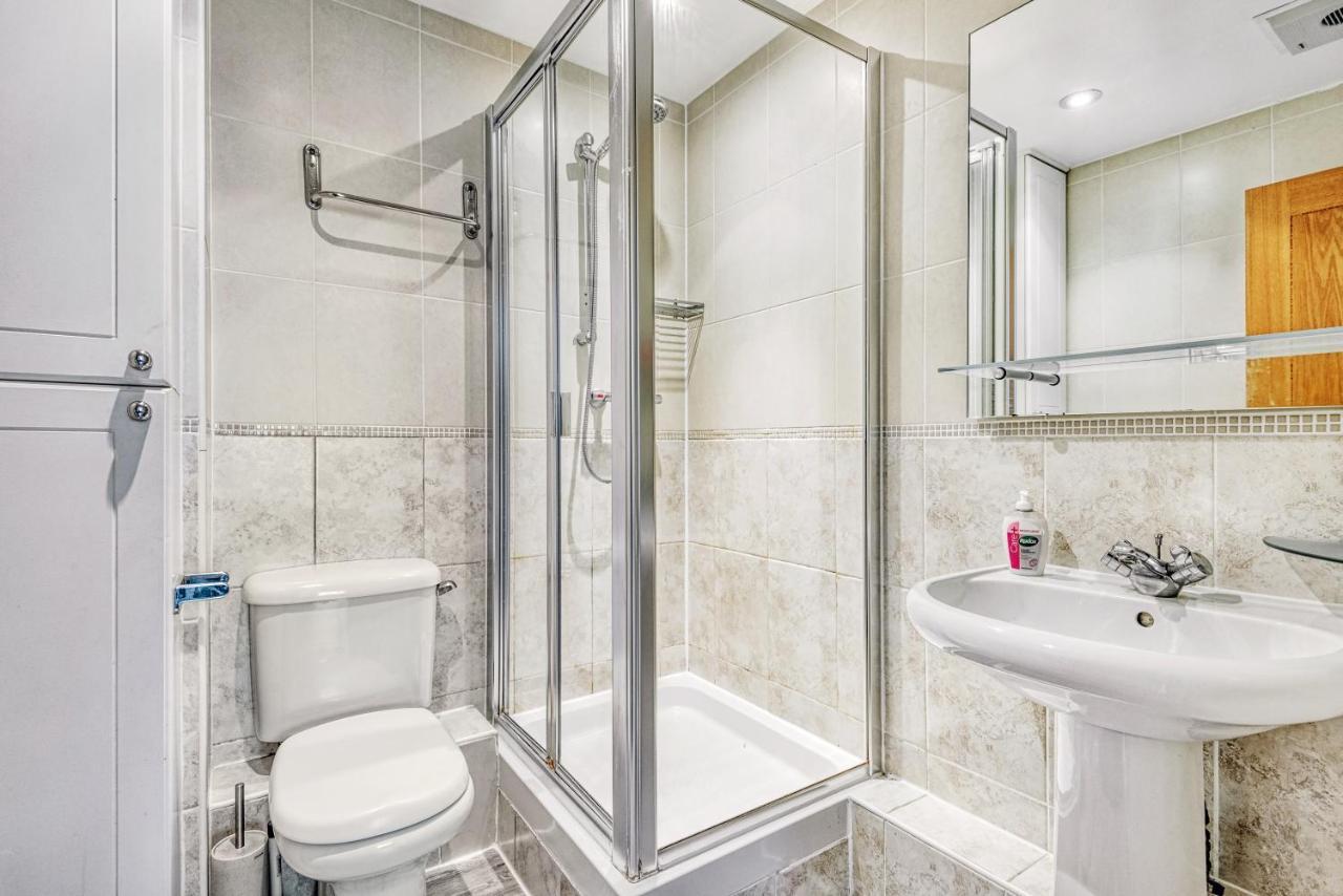 לונדון Riverside 2-Bedroom Apartments מראה חיצוני תמונה