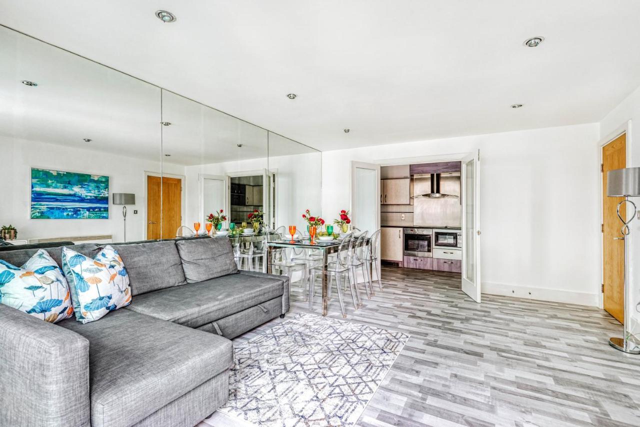 לונדון Riverside 2-Bedroom Apartments מראה חיצוני תמונה