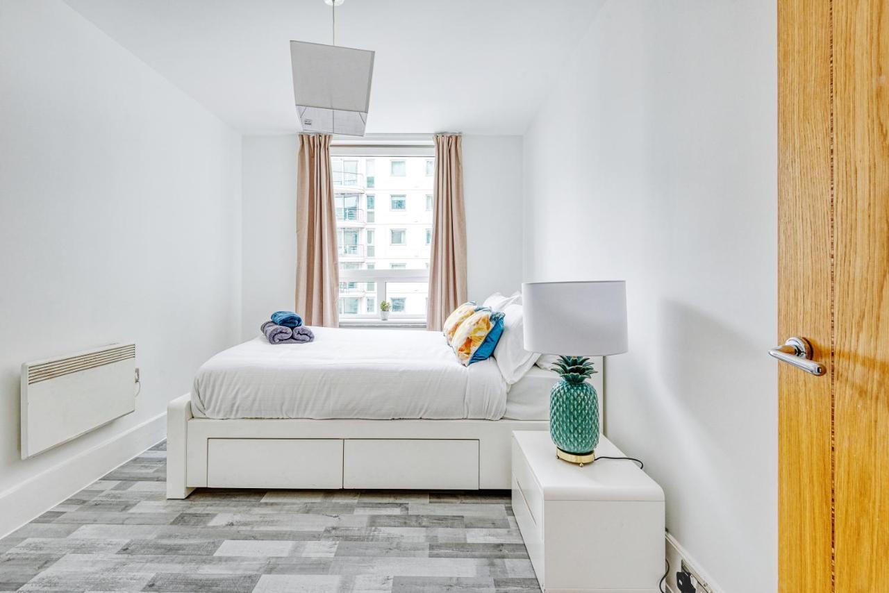 לונדון Riverside 2-Bedroom Apartments מראה חיצוני תמונה