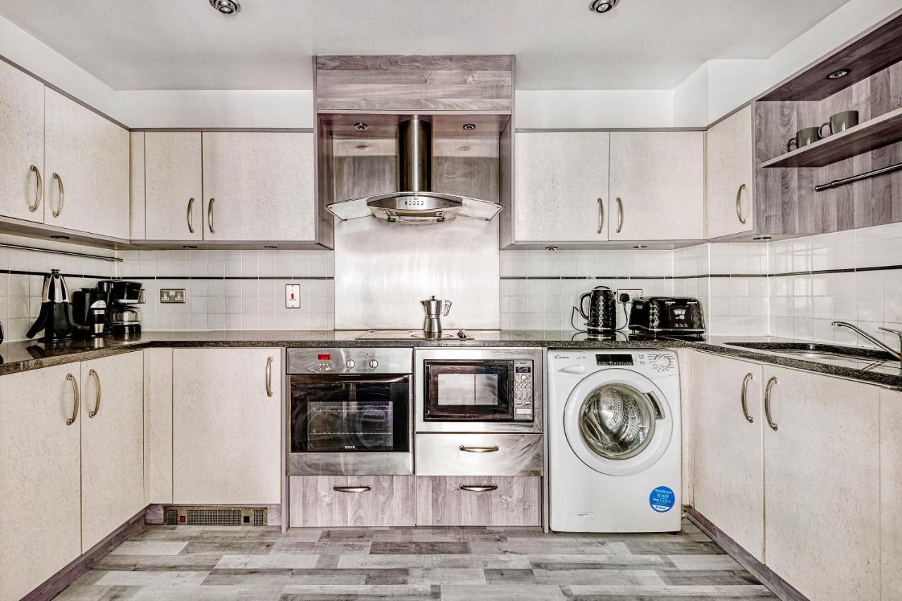 לונדון Riverside 2-Bedroom Apartments מראה חיצוני תמונה
